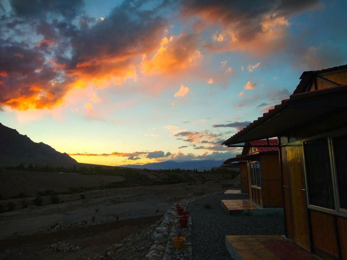 Hotel Neryok'S Indus View Chimre Exterior foto